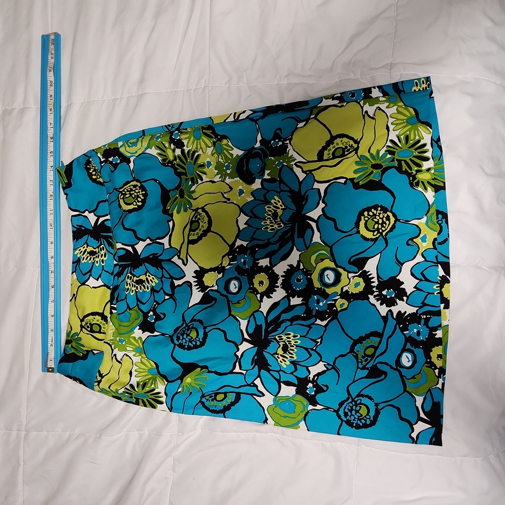 Absolutely 2 For 10  gorgeous  NWOT skirt 😍 ❤️ pics say it all